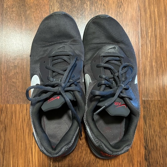 Nike Air Shoes - Picture 3 of 6